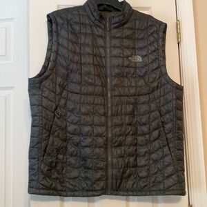 The North Face men’s vest in dark hunter green. Size XL.